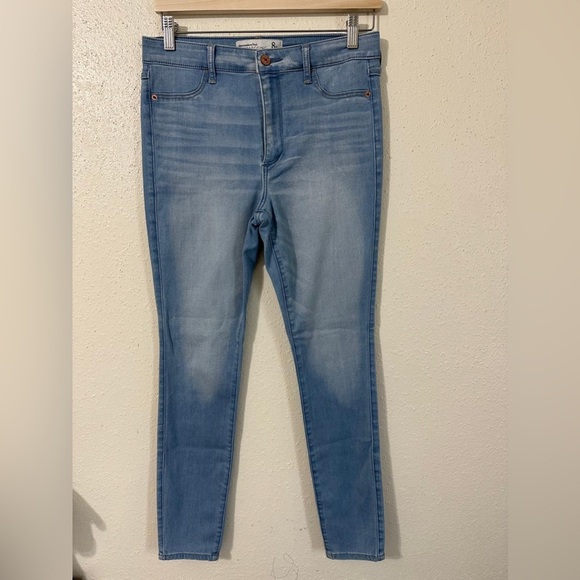 Abercrombie & Fitch High Rise Jean Legging Light/Medium Wash Size 8R/W29 - Picture 3 of 10